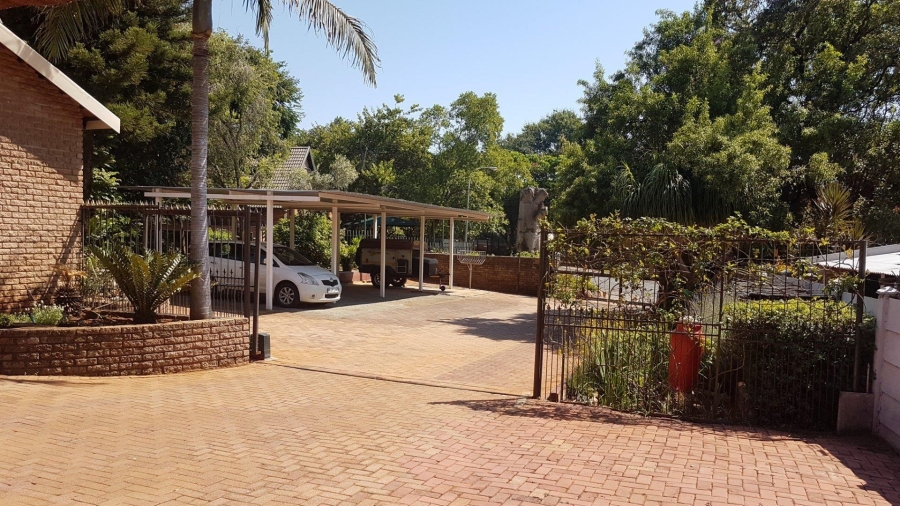 6 Bedroom Property for Sale in Cashan North West